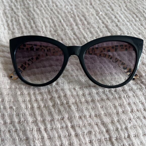 Betsey Johnson Sunglasses Womens Cat Eye Leopard Arms Animal Heart *FRAMES ONLY* - Picture 1 of 9